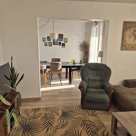 Lumineux Avec Balcons Et Tram Au Pied Daire