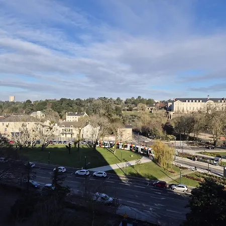 Daire Lumineux Avec Balcons Et Tram Au Pied Angers