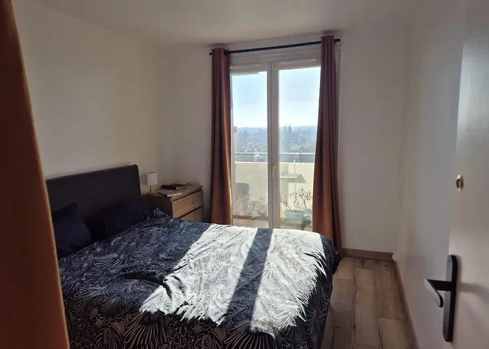 Lumineux Avec Balcons Et Tram Au Pied * Angers